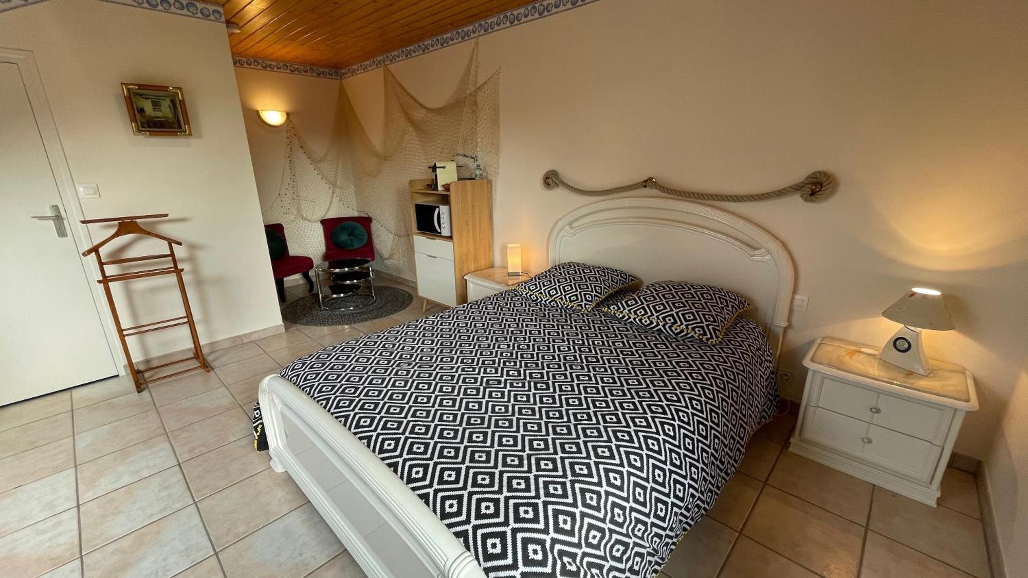 Chambres D'Hotes Les Tilleuls Poullaouen Экстерьер фото